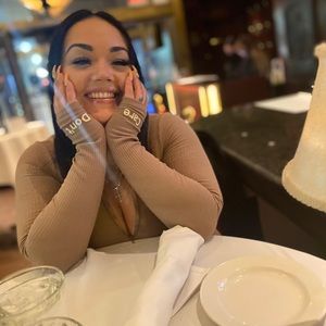 Meet your Posher, Abigail